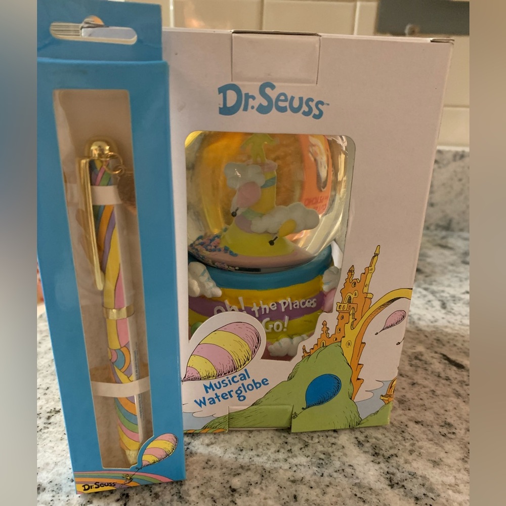 Graduation Dr Seuss “Oh The Places You’ll Go” Bundle Musical Water Globe and Pen